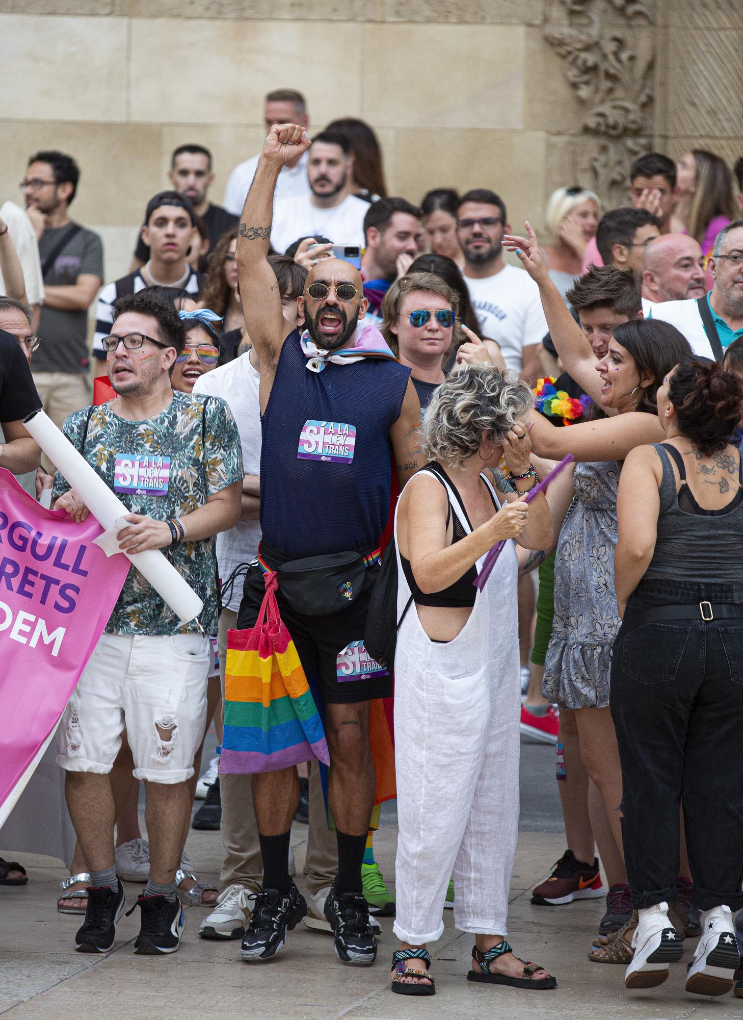 Alicante celebra la primera manifestación del Orgullo 2022