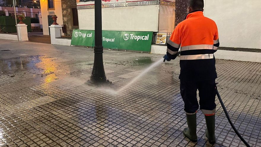 Una tonelada de residuos en la calle tras los fuegos de San Lorenzo