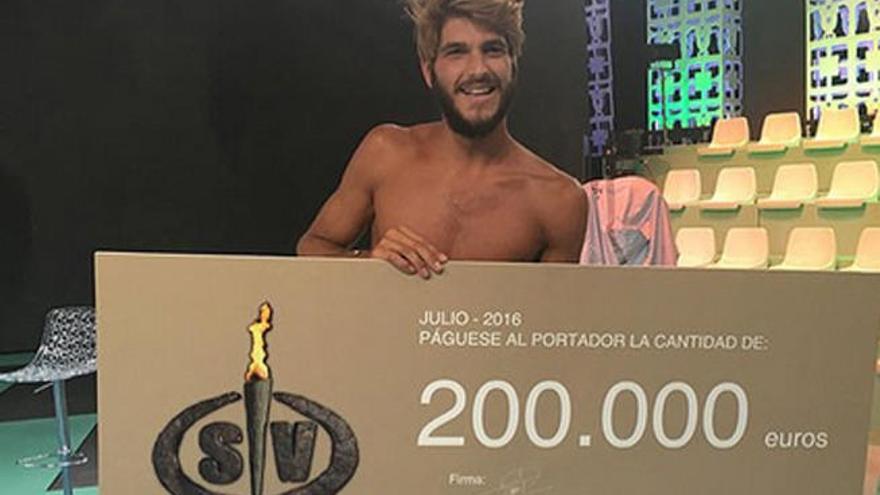 Jorge Díaz, con su premio.