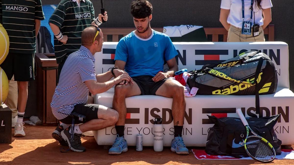 Alcaraz atendido en el Barcelona Open