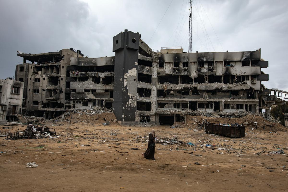 Vista del hospital Al Shifa, el más importante de la Franja de Gaza, tras ser atacado e invadido por los militares israelíes.