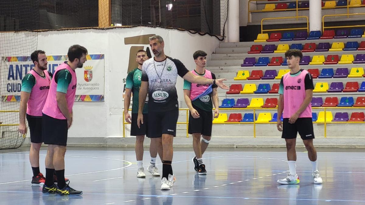 Entrenamiento de pretemporada del Conservas Alsur Antequera.