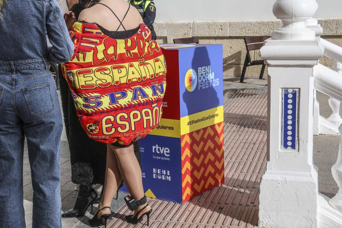 Las presentadoras del Benidorm Fest 2025 montan el show en la segunda rueda de prensa