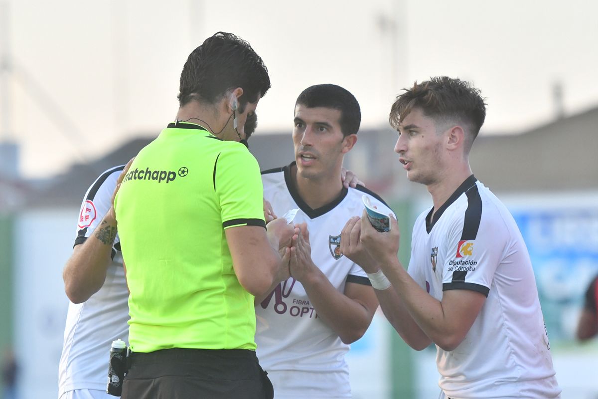 El Pozoblanco logra su primera victoria de la liga en el derbi ante el Salerm Puente Genil