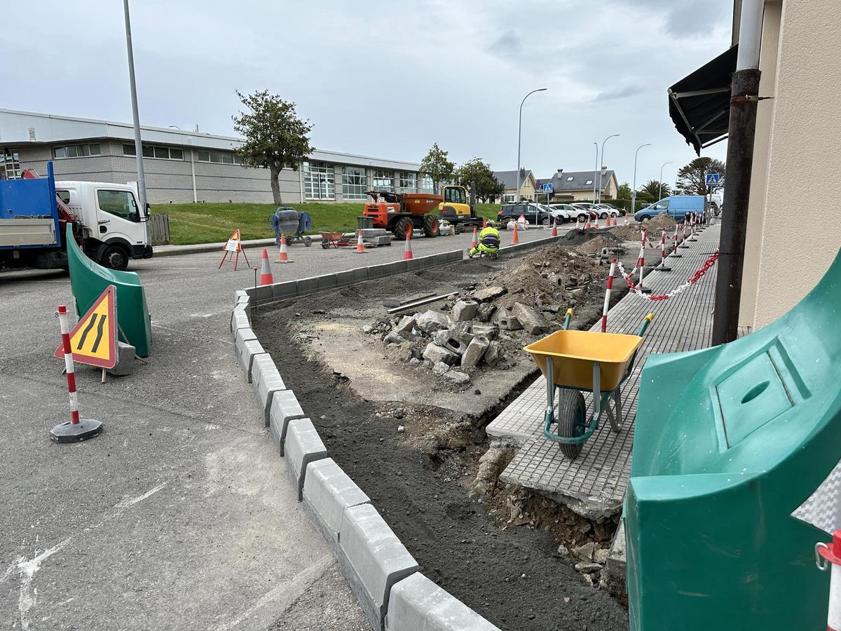 La futura "plazoleta" de la calle Nené Losada Rico de Villar de Luarca, en obras.