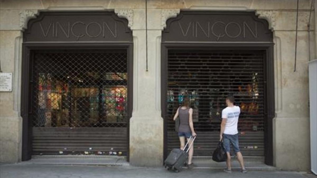 La tienda Vinçon, con las persianas bajadas definitivamente.