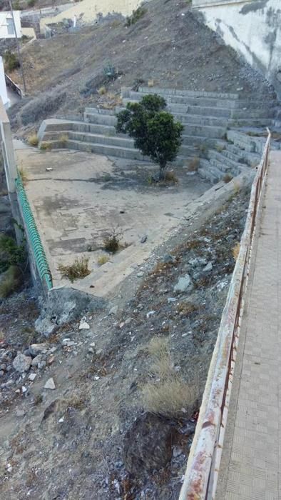 Suciedad y malos olores en Hoya de la Playa