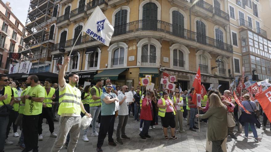 Así ha sido la manifestación de la Policía Local de Palma en Cort para reclamar un nuevo Plan de Ordenación de la plantilla