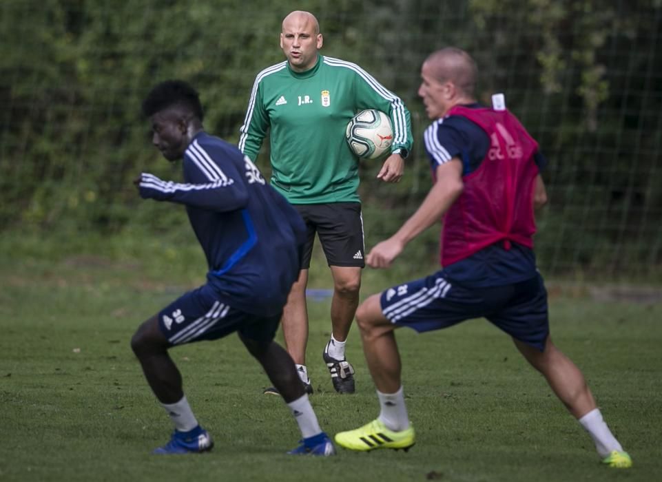 El ovetense dirigió hoy su primer entrenamiento al frente del primer equipo