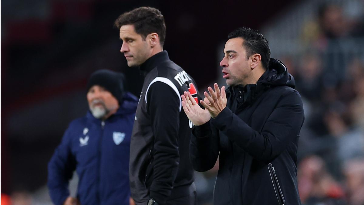 Xavi celebró la victoria ante el Sevilla que aleja al Barça del Real Madrid en ocho puntos en la clasificación de la Liga