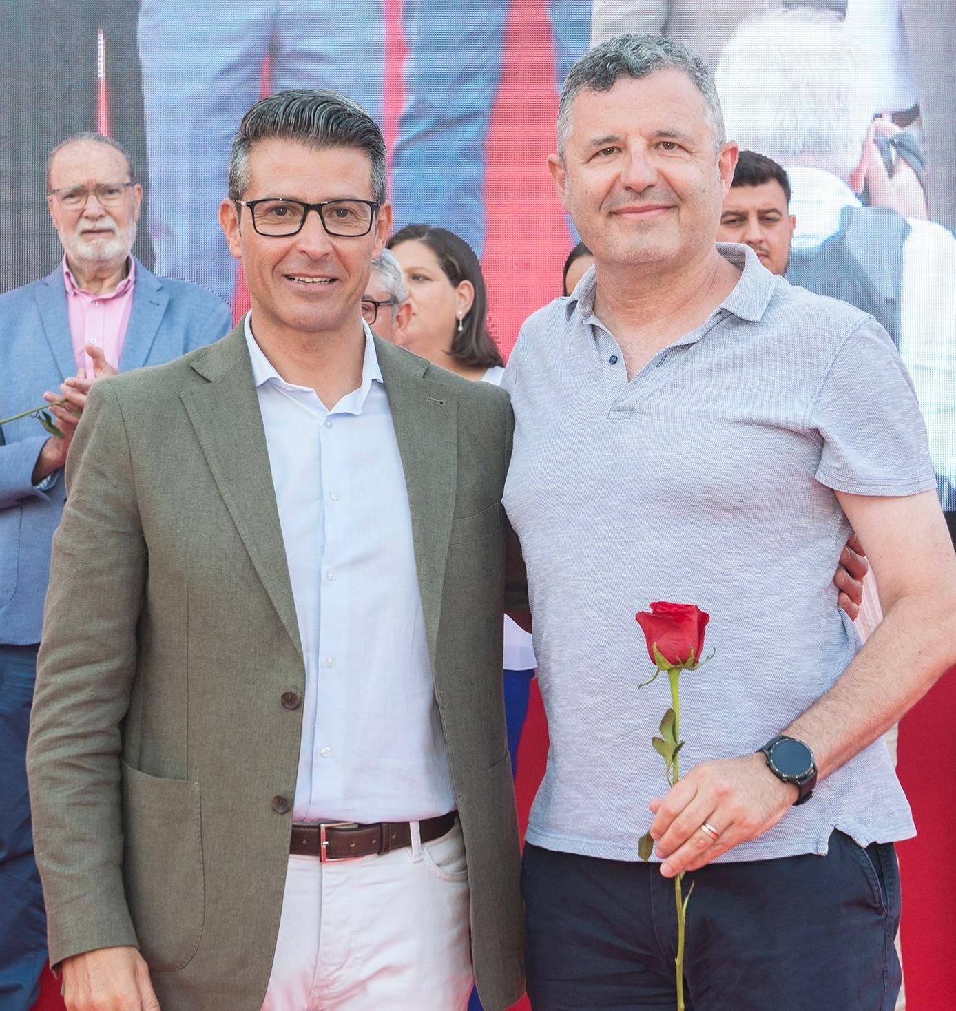 El concejal Pau Bosch con Toni González, en un acto del PSPV.