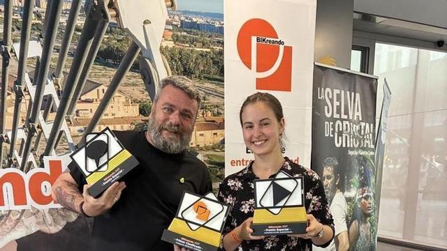 El equipo Alicruise, formado por los estudiantes del ciclo formativo de Guías, Información y Asistencia Turísticas, Olga Barabanova, Francisco Candela y Gabriel Sánchez