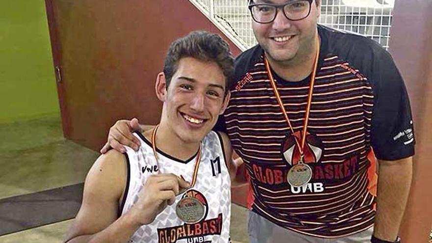 Óscar Domínguez: &quot;El baloncesto en silla de ruedas es divertido aunque complicado&quot;