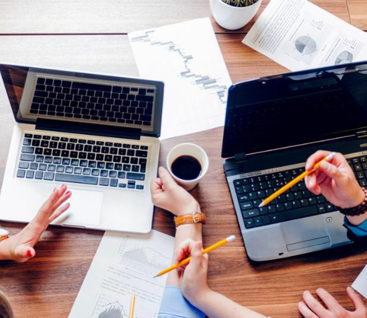 Quantes hores estan regalant a l'empresa?