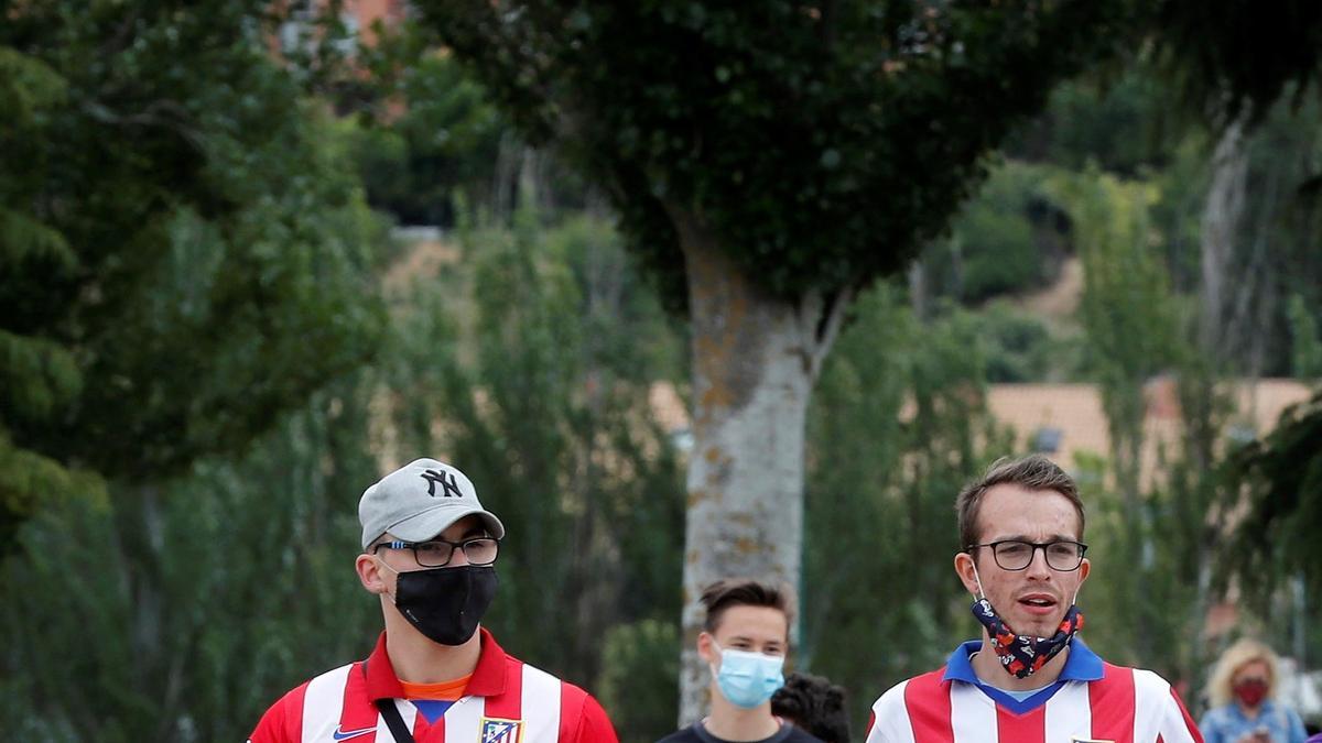 Cientos de aficionados del Atlético toman las calles