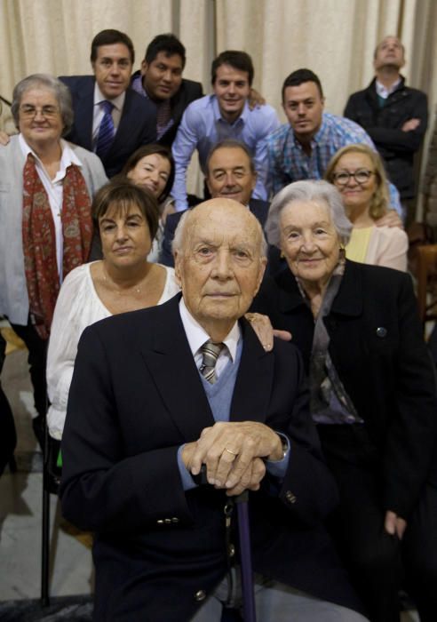 Homenaje a los 25 vecinos centenarios de Valencia