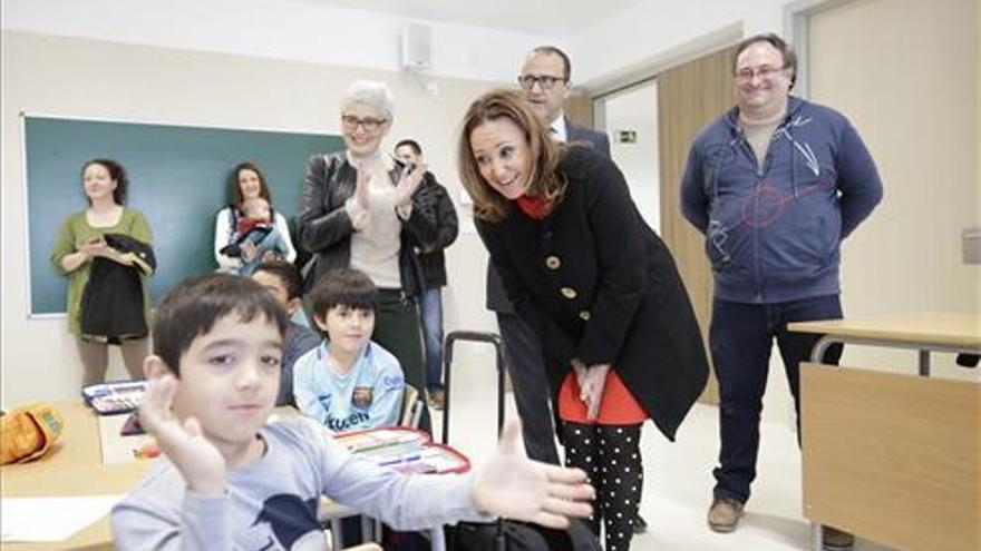 Educación abrirá una vía más en el Soledad Puértolas y no en Zaragoza Sur