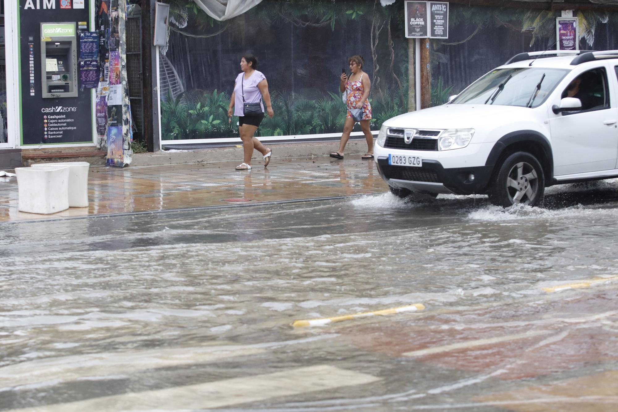 Mira aquí todas las fotos del paso de la borrasca por las calles de Ibiza