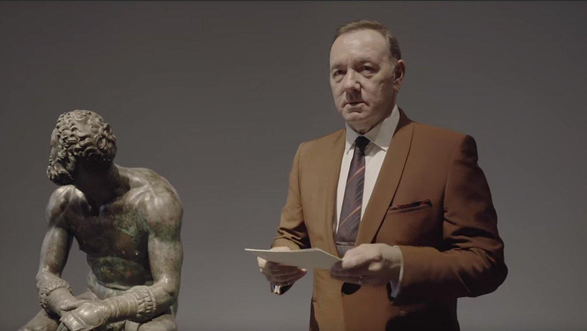 Spacey pone voz a los poemas dedicados a la estatua de 'El boxeador descansando'.