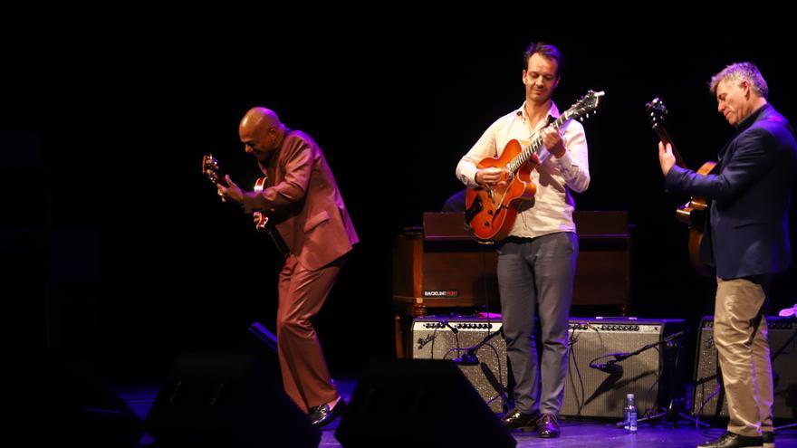Peter Bernstein, Mark Whitfield y Jesse Van Ruller celebran “A guitar conference”