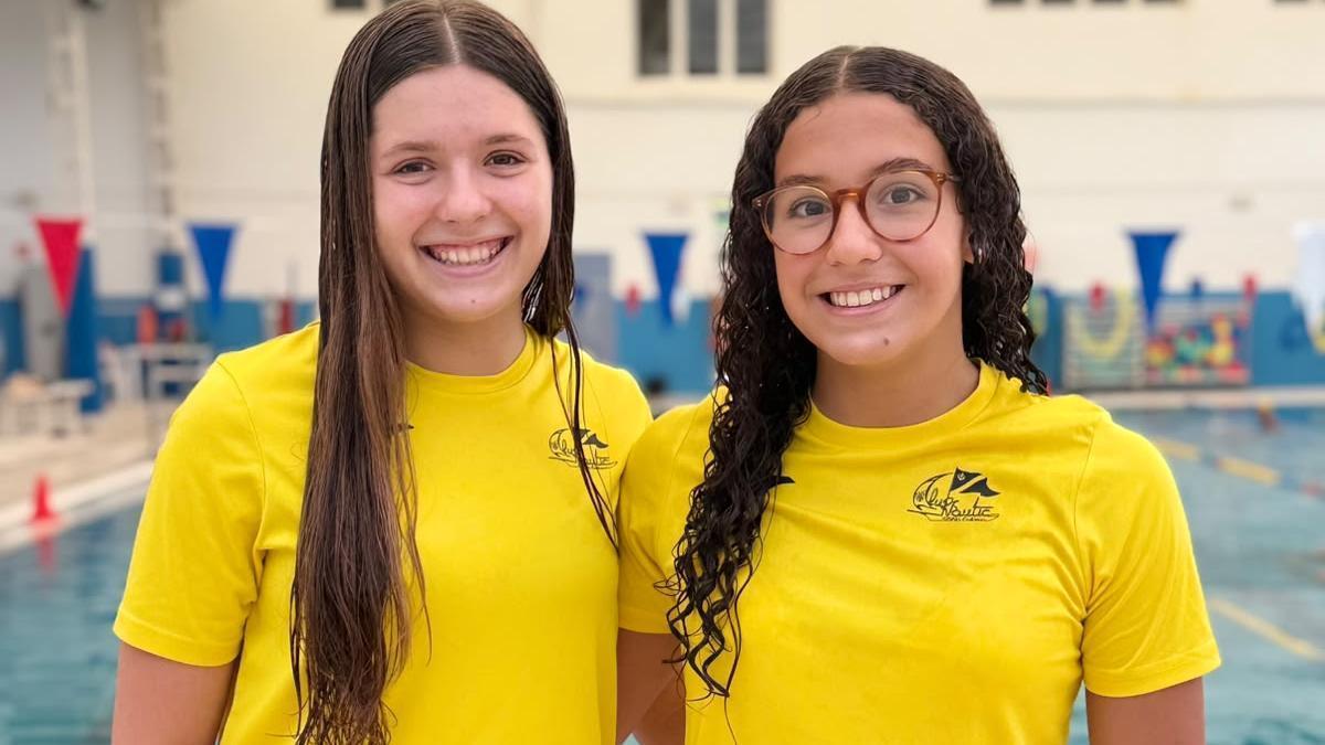 Imagen de Martina Noguera y Maria Torres antes de partir hacia el Campeonato de España.