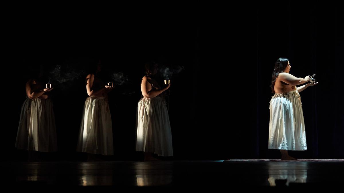 Pase gráfico de la obra de teatro 'Una costilla sobre la mesa: Padre', de la directora Angélica Liddell,  en los Teatros del Canal