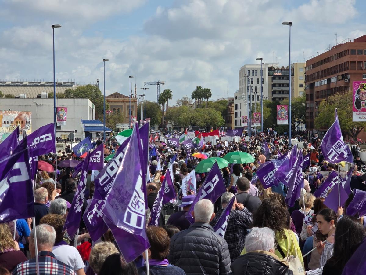 Manifestación en Sevilla 'Frente a las violencias fascistas, trenzamos resistencias feministas'.