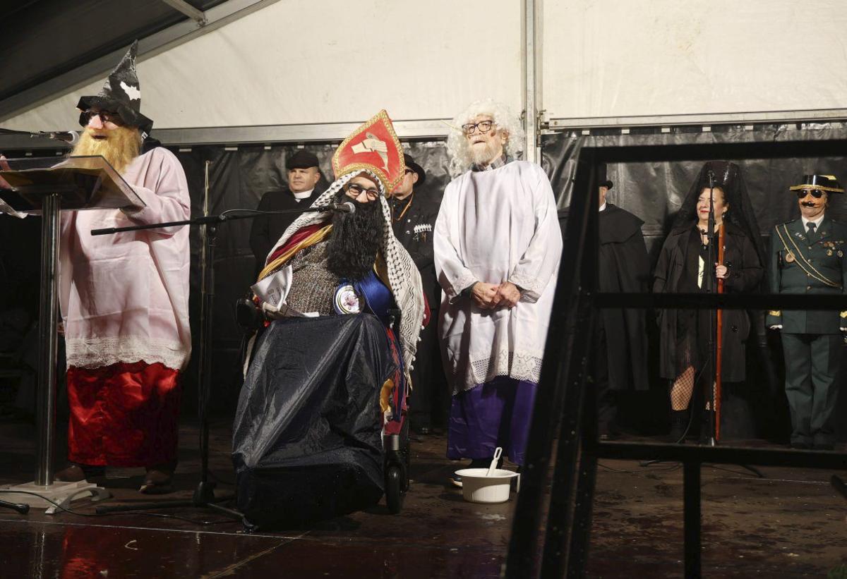 Lectura de las letanías en Marín. | GUSTAVO SANTOS