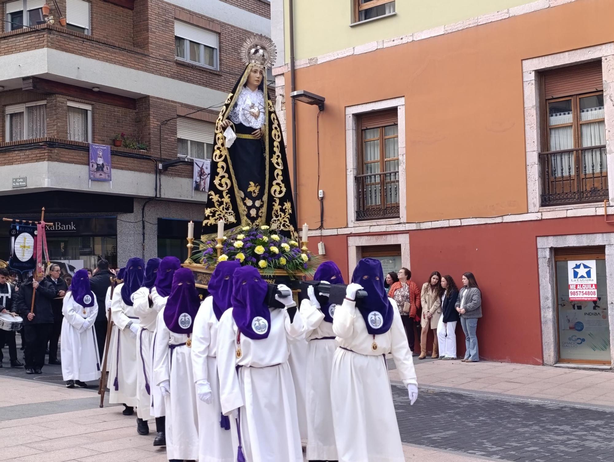 El Nazareno y la Virgen Dolorosa emocionan en Grado