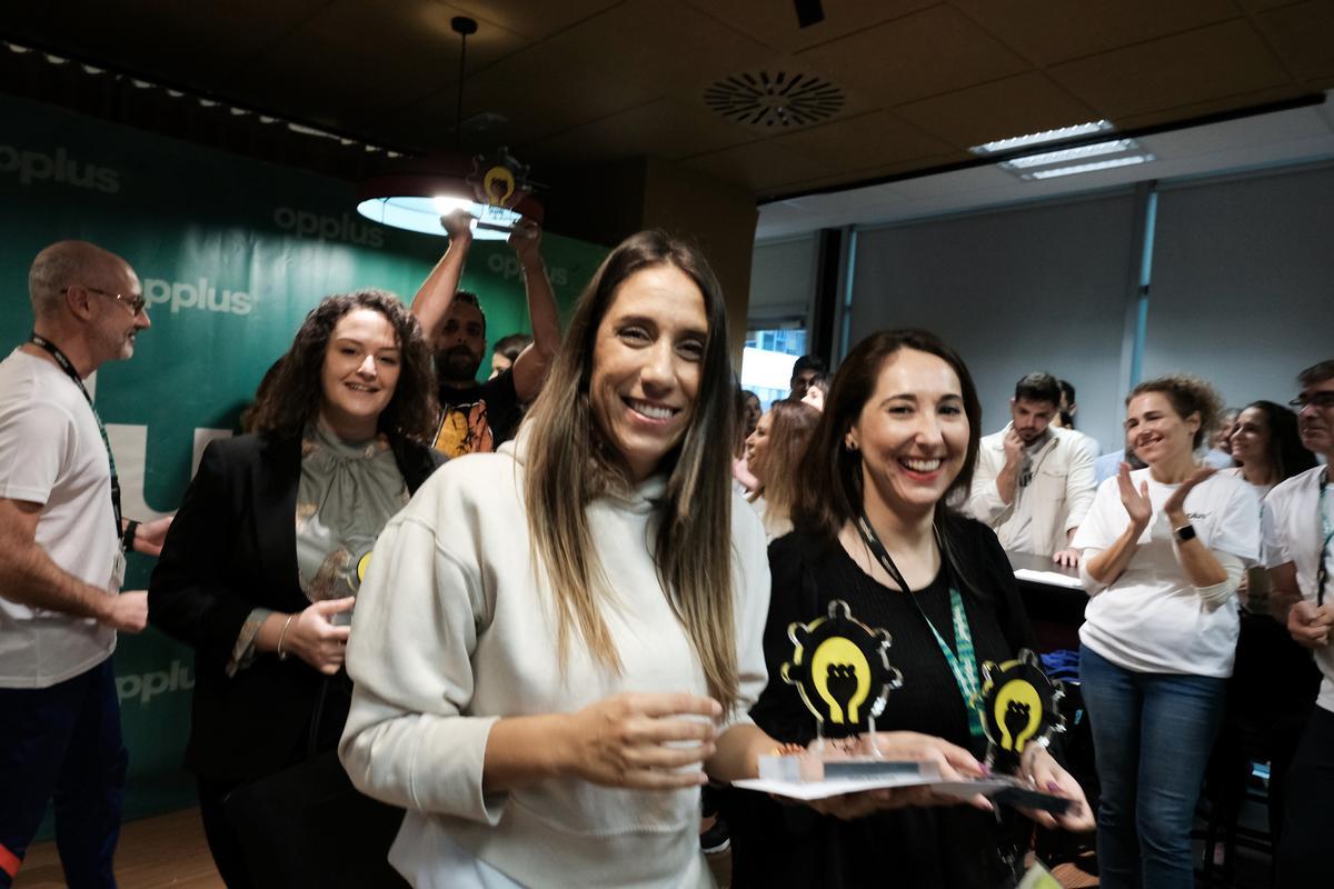 Momento de la entrega de premios a trabajadores de OPPLUS