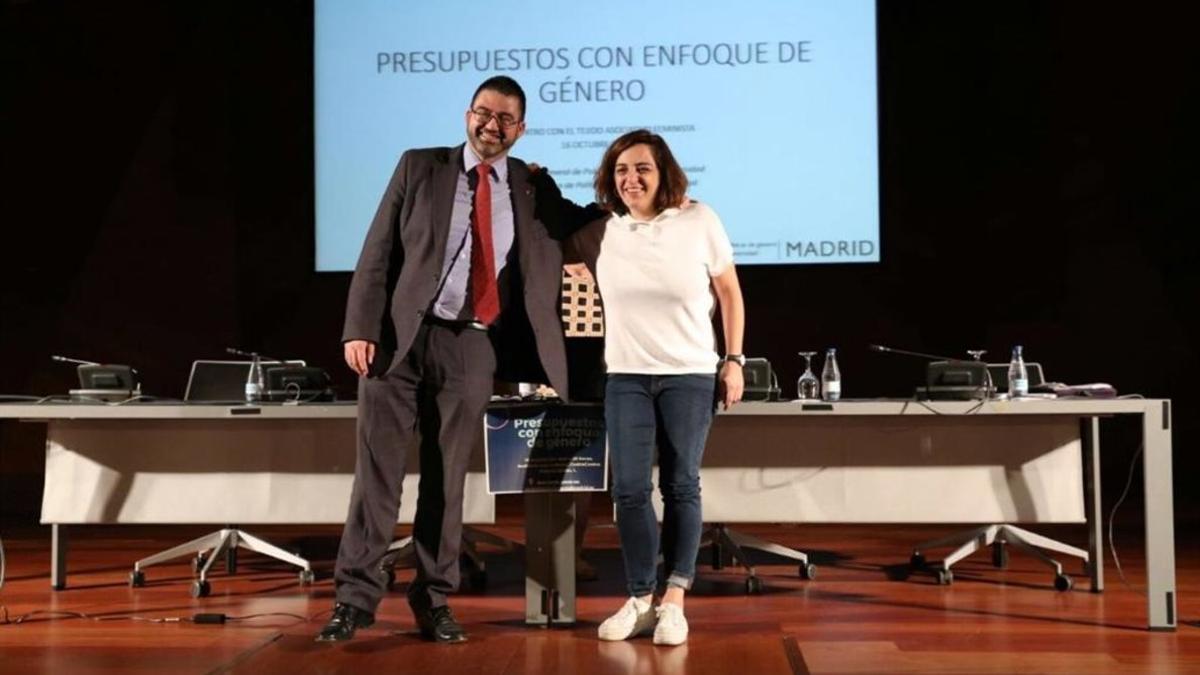 Mayer y Sánchez Mato posando antes de las jornadas de impacto de género