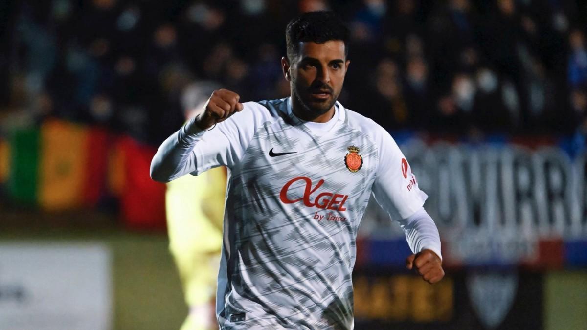 Ángel celebra uno de los goles ante la Segoviana