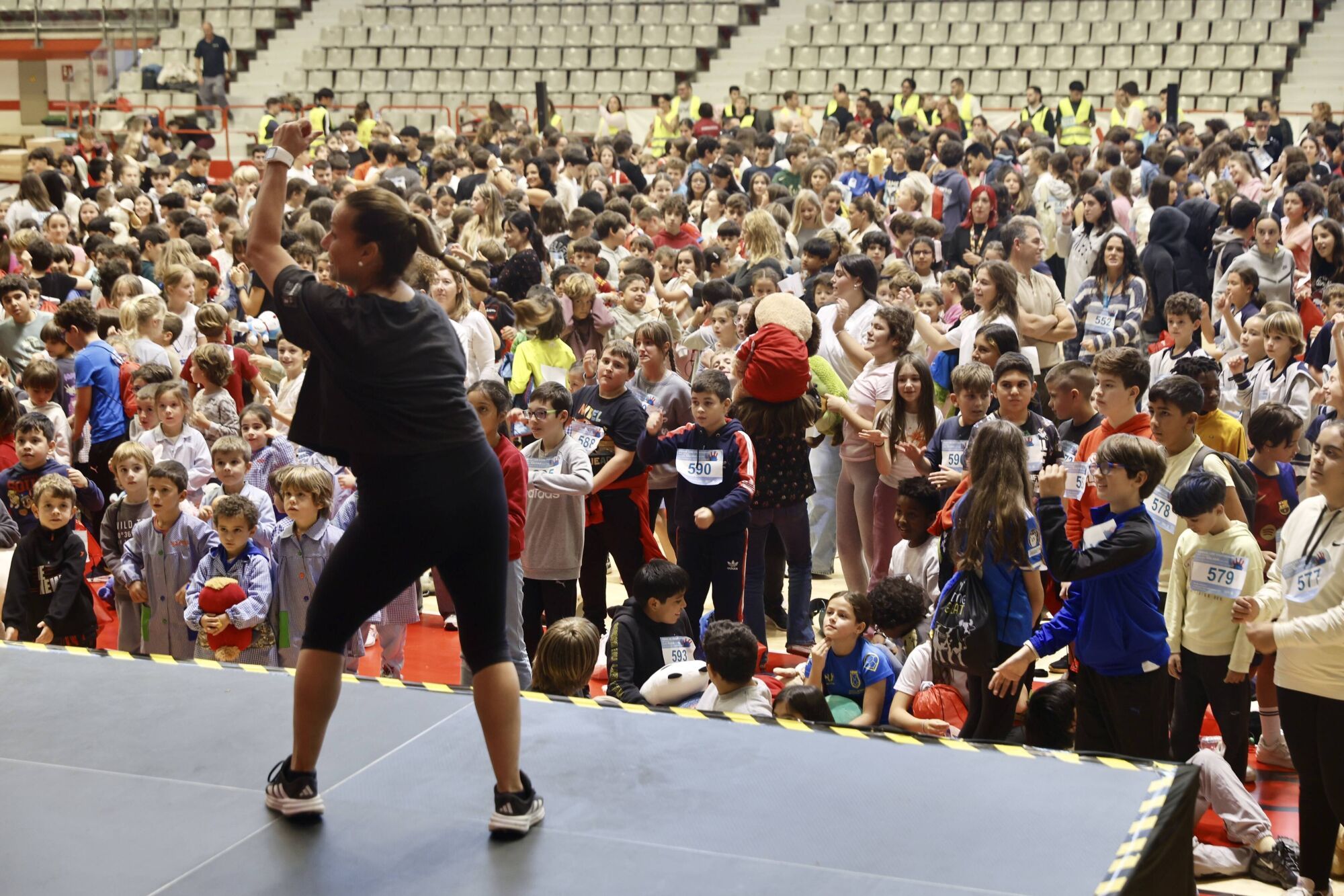 Récord de RCP simultáneo en el Palacio de Deportes. Participan centros escolares de Gijón. Pañeda