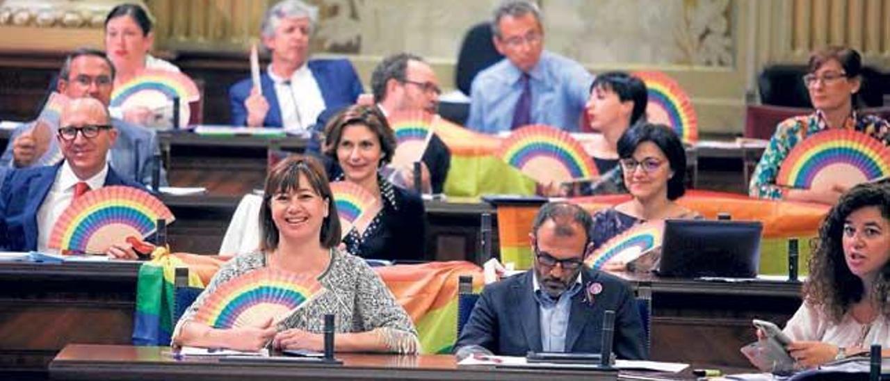 Imagen de la bancada del PSOE y Més, en el Parlament.