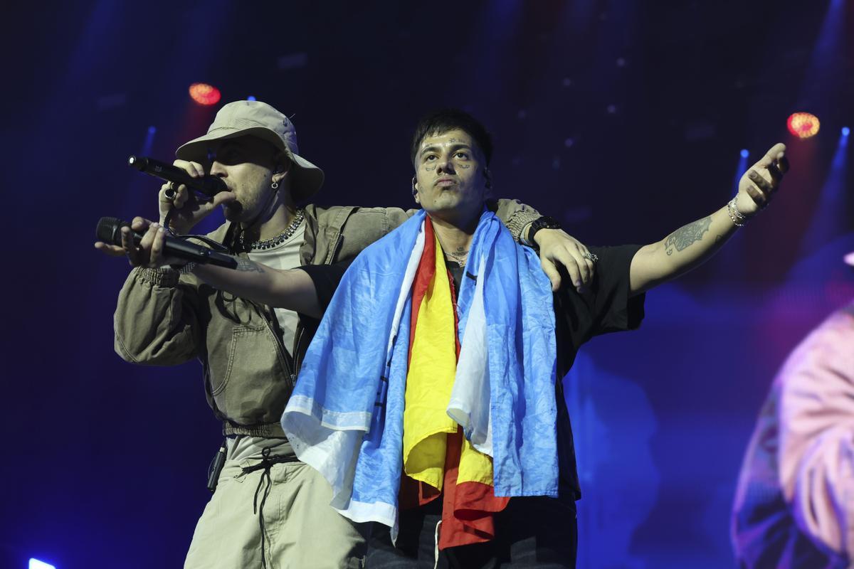 MADRID, 08/06/2024.- El rapero y compositor argentino Duki, durante el concierto ofrecido este sábado en el estadio Santiago Bernabéu, en Madrid. EFE/Kiko Huesca