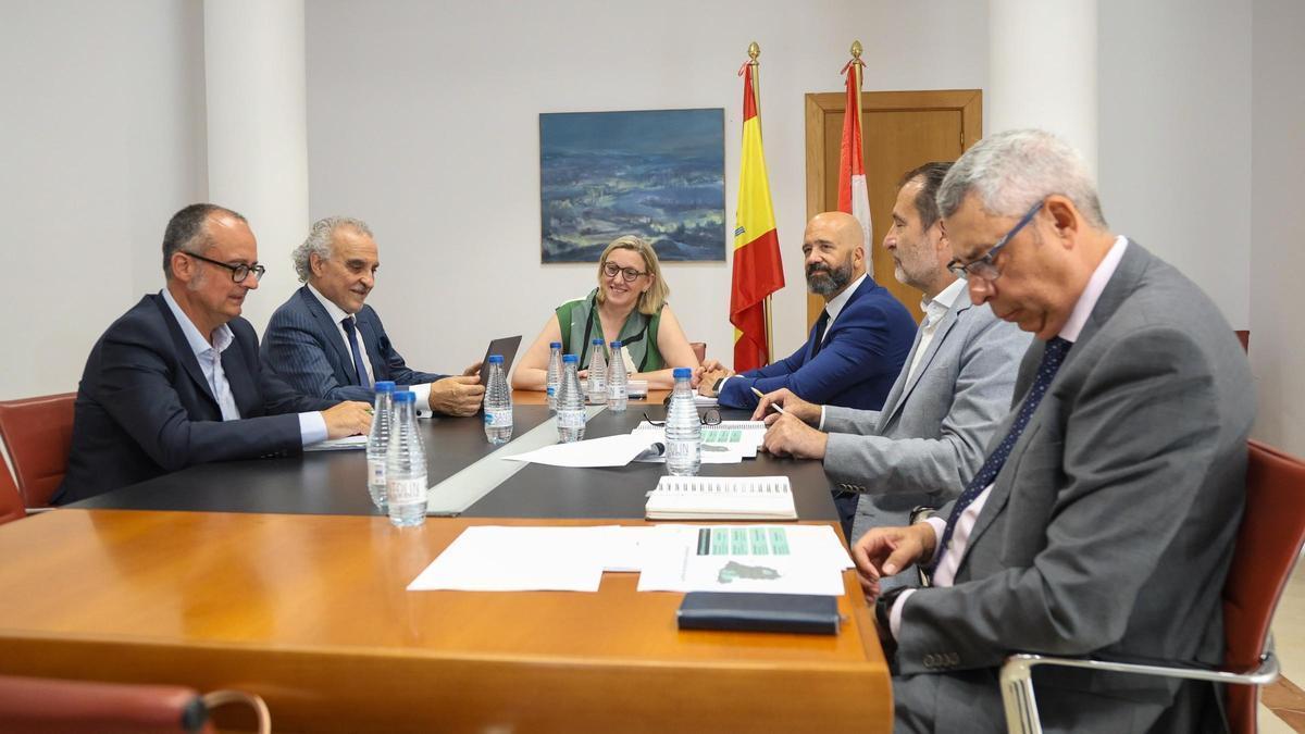 Reunión de Isabel Blanco.