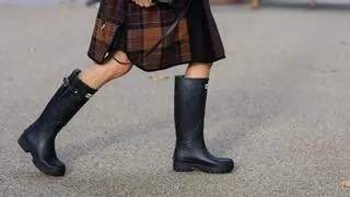 Disparadas las ventas en Oysho por estas botas de lluvia ideales para entretiempo: elegantes y fáciles de combinar con vaqueros