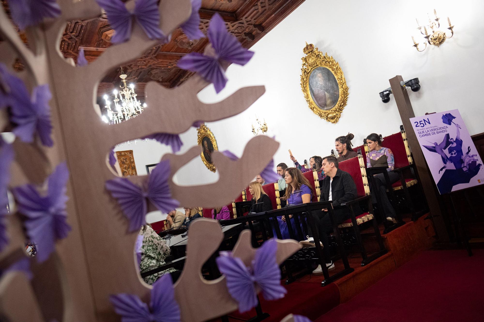 25N: Lectura de manifiesto en el Ayuntamiento de La Laguna.