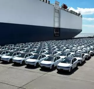 Los eléctricos ‘made in Asia’ de Stellantis parten en su primer gran cargamento desde Shanghái a Europa