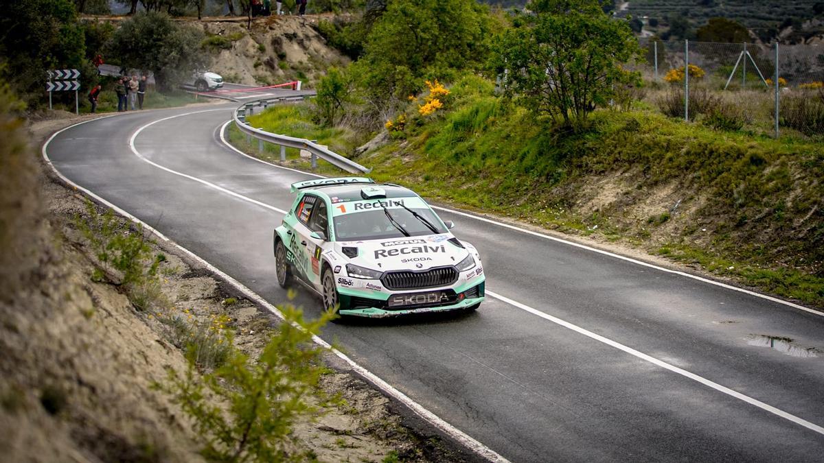 Cohete Suarez y su Skoda Fabia en un momento del Rallye La Nucía.