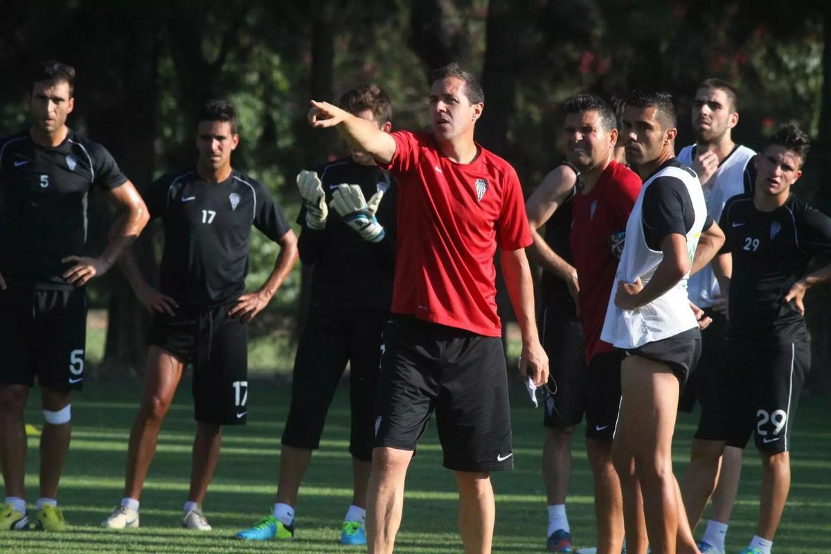 Pablo Villa, durante una sesión de trabajo del Córdoba CF de la 2013-2014.