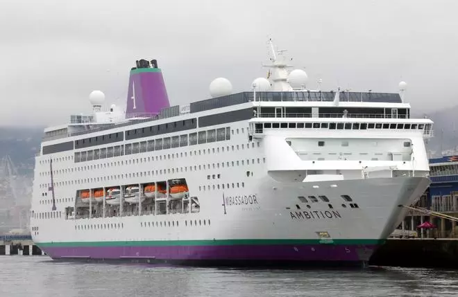 El «Ambition» reanuda el tráfico de cruceros en Vigo