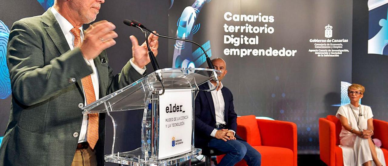 El presidente del Gobierno, Ángel Víctor Torres, en el Foro ‘Canarias Territorio Digital Emprendedor’, en el Museo Elder.