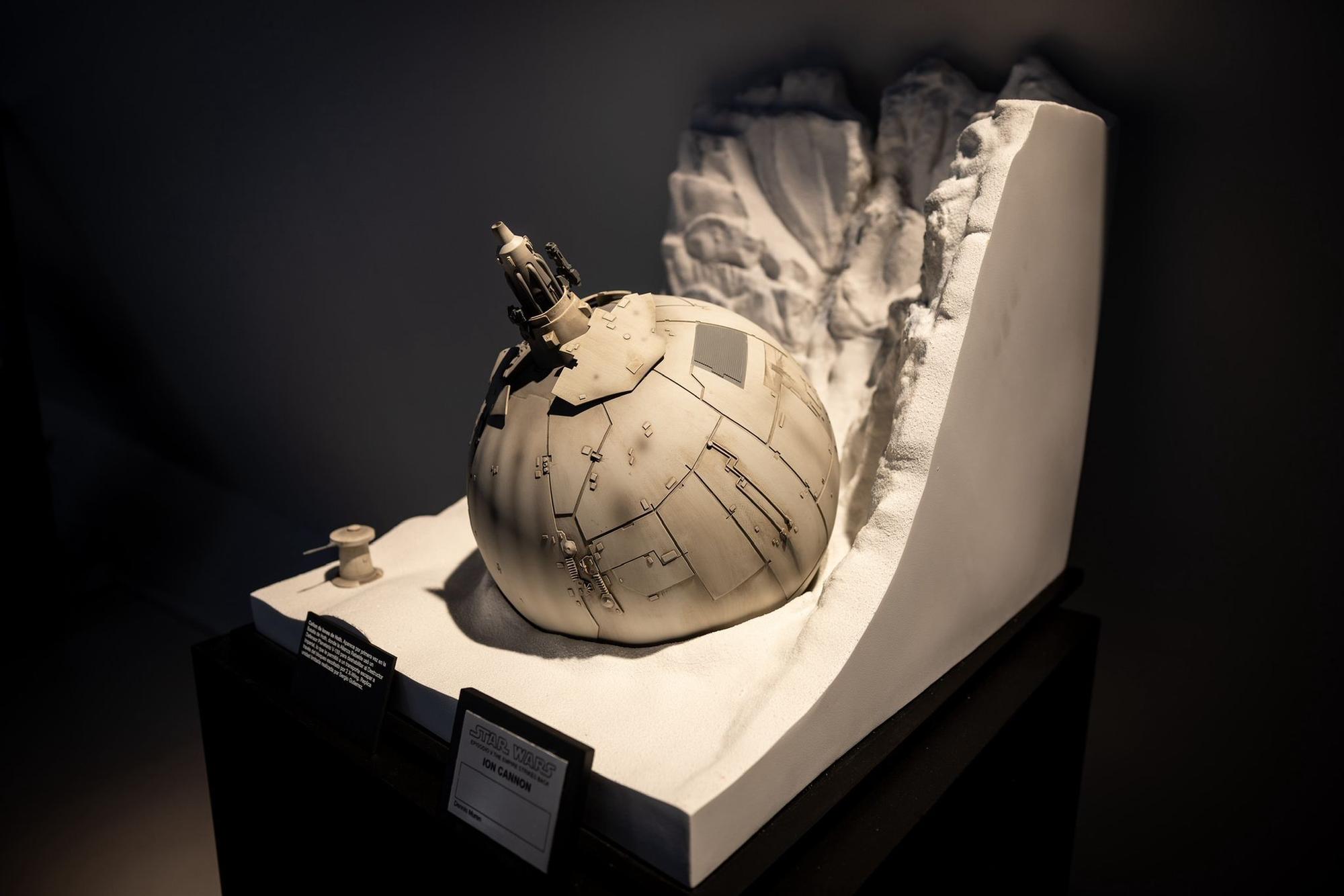 En imágenes | La exposición 'Más allá de la galaxia' llega al Mobility City de Zaragoza