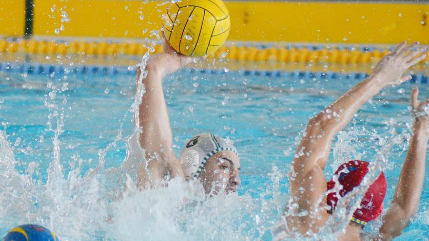 El Waterpolo Málaga logra un punto contra el Real Canoe