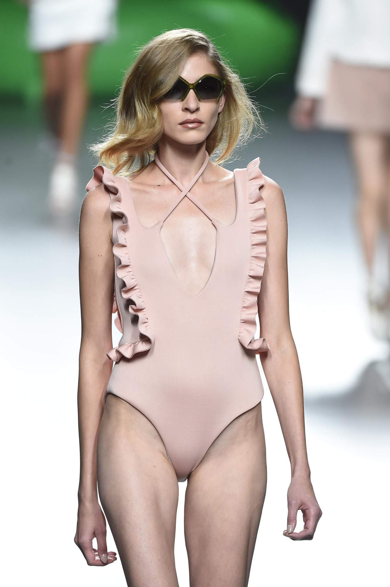 MBFWM 2015: Anna Locking Primavera/Verano 2016, bañador con volantes