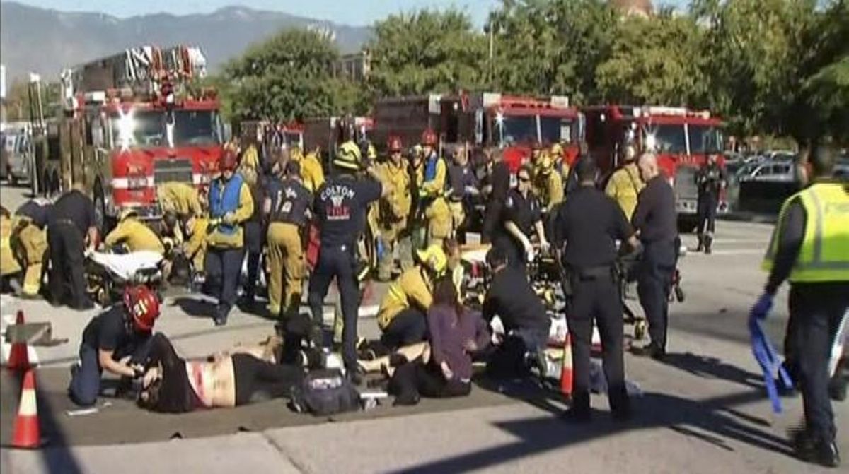 Policies i bombers atenen els ferits en el tiroteig a San Bernardino.