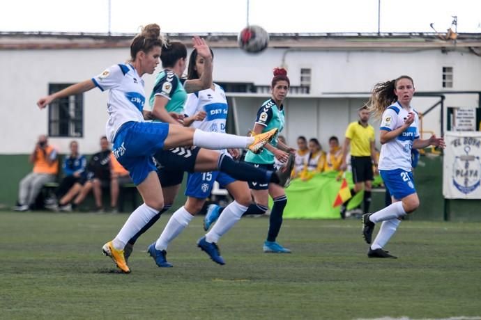 26-01-20  DEPORTES. CAMPOS DE FUTBOL MUNICIPAL DE ARGUENEGUIN. ARGUINEGUIN. MOGAN. Partido de futbol femenino entre los equipos del Femarguín contra el Tenerife B disputado en Campo de futbol Municipal de Arguineguin.  Fotos: Juan Castro  | 26/01/2020 | Fotógrafo: Juan Carlos Castro