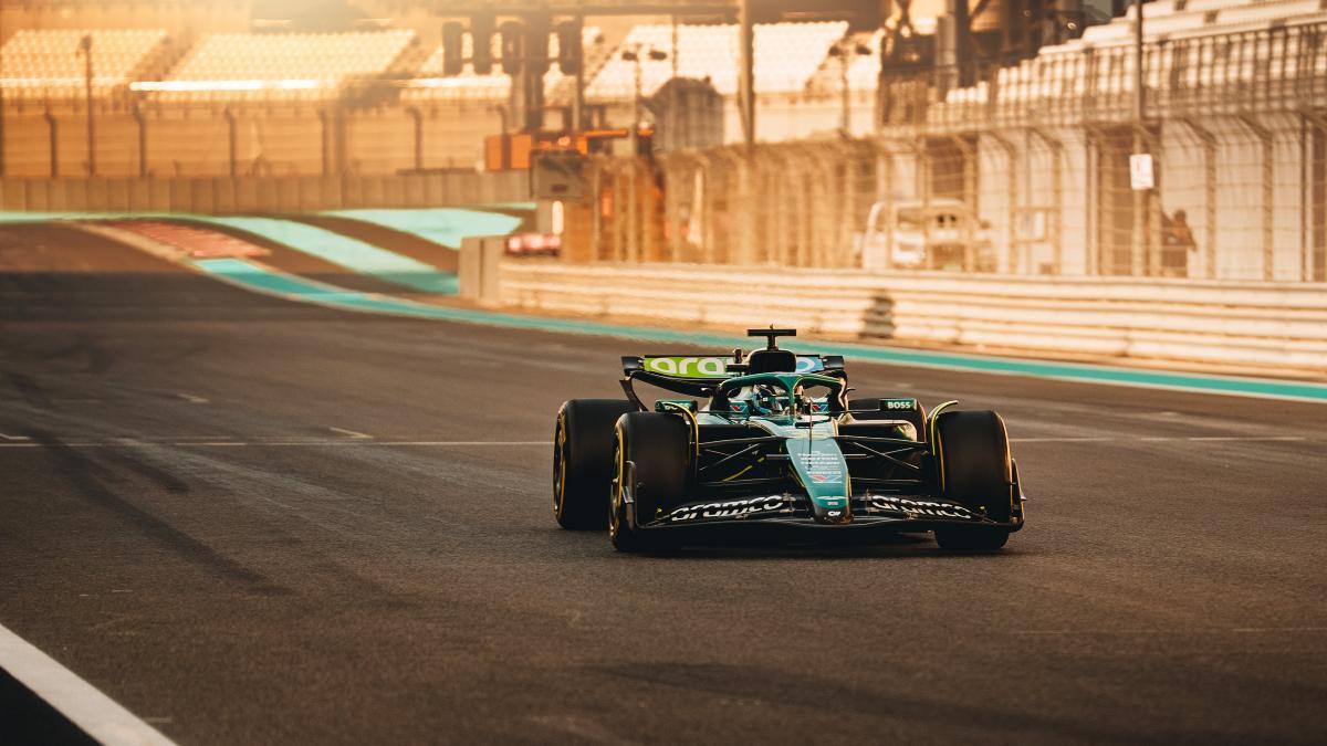 Crawford, al volante del Aston Martin en Yas Marina