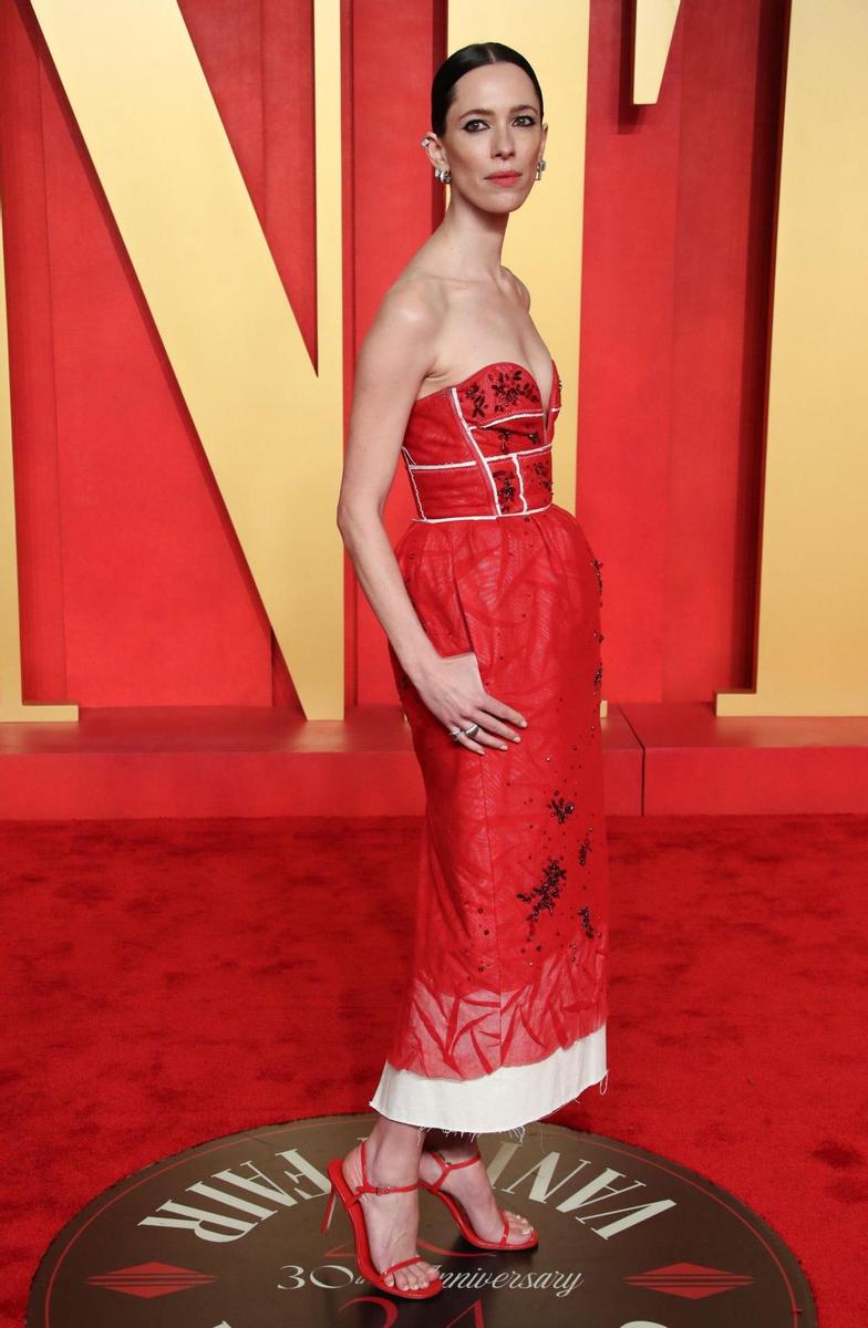 Rebecca Hall en la fiesta post Oscars 2024 de Vanity Fair